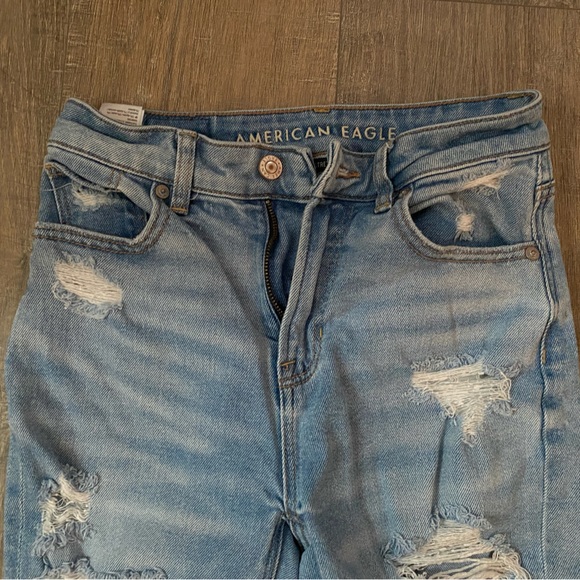 American Eagle Ripped Stretch Mom Jeans (Light-Wash) - Picture 3 of 4